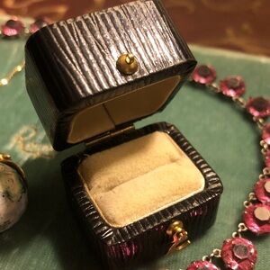 Georgian style small ring presentation box